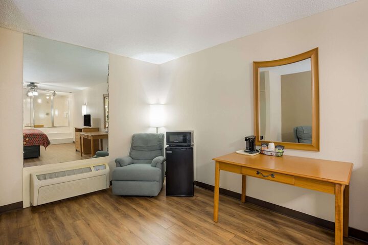 Room 28 of 36