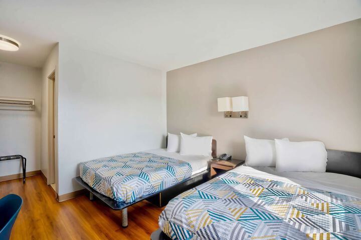 Deluxe Room 2 Double Beds Refrigerator, Microwave (3 of 8)
