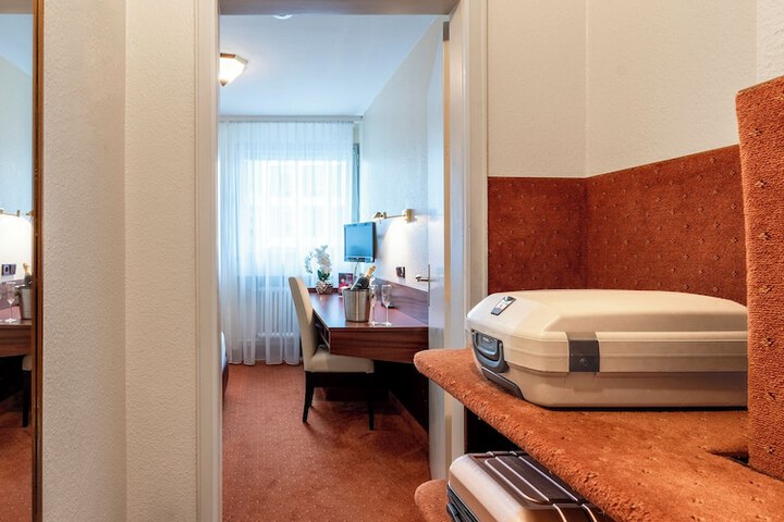 Room 13 of 61