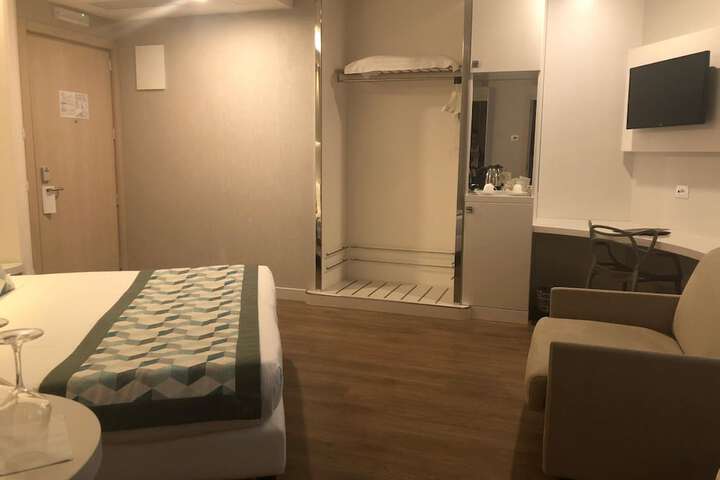 Room 9 of 52