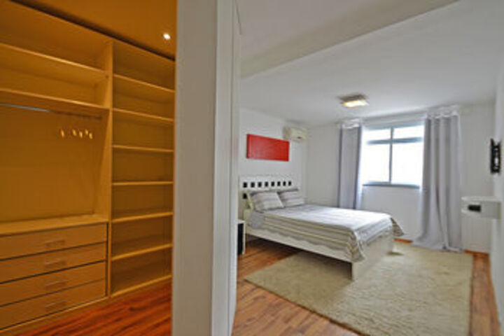 Room 12 of 27