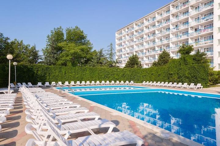 Pools & Facilities