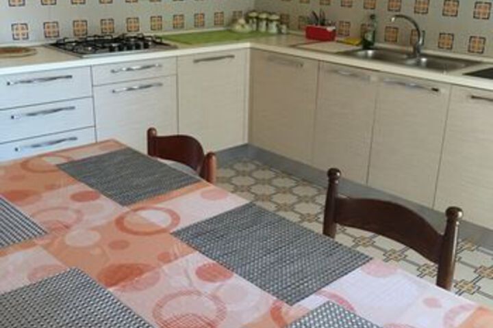 Leone Home