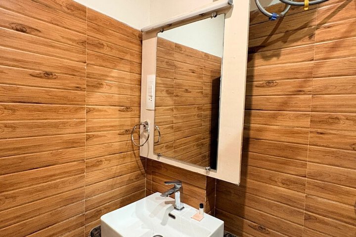 Room 32 of 49
