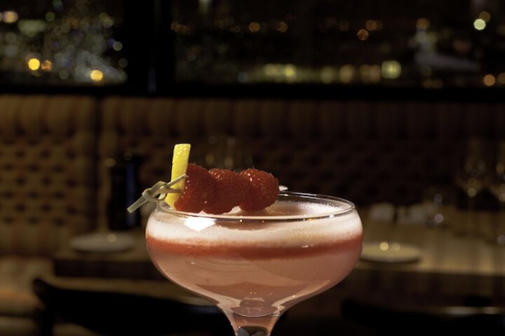 Lounge 63 of 70