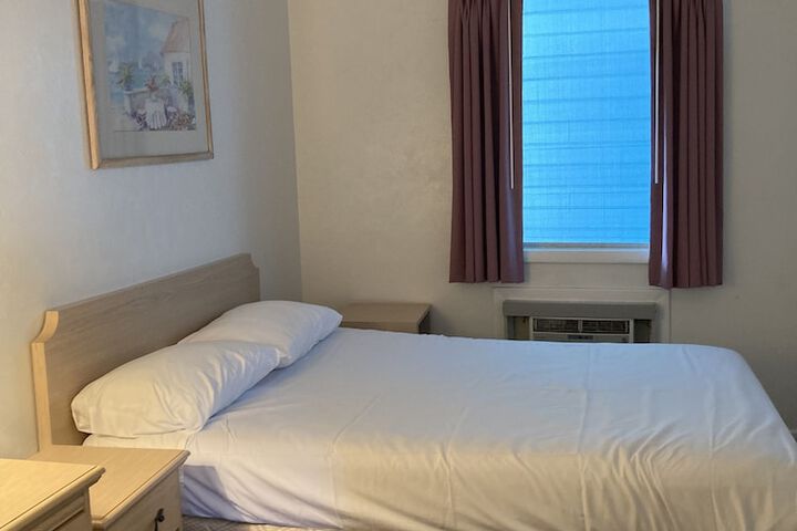 Room 9 of 23