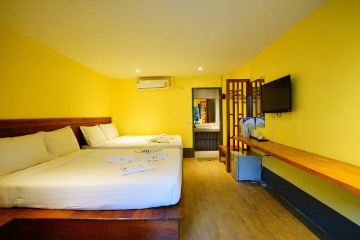 Room 13 of 93