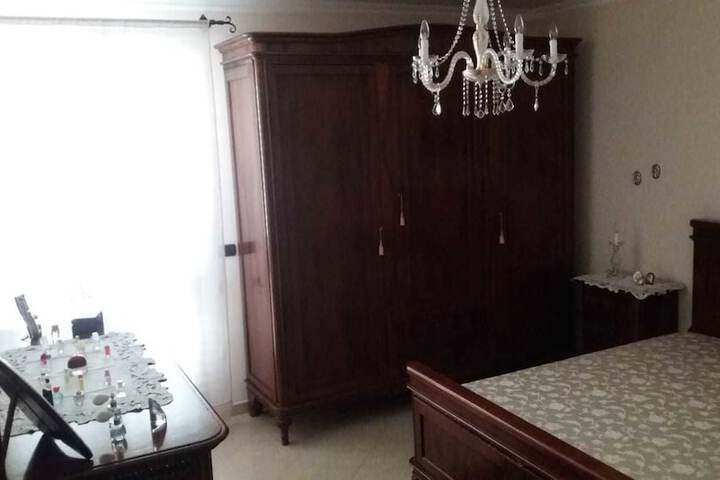 Room 4 of 12