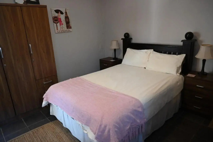 Room 4 of 10