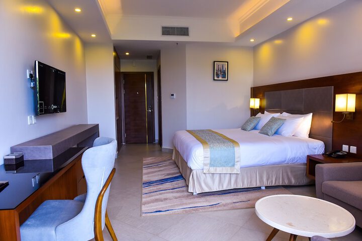 Room 6 of 43