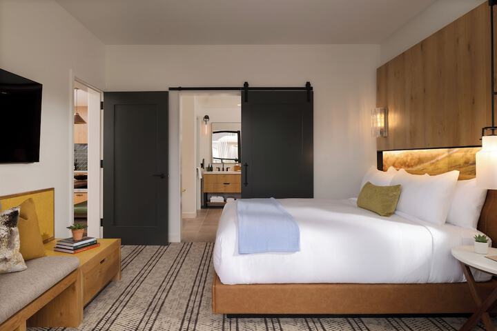 Room 18 of 135