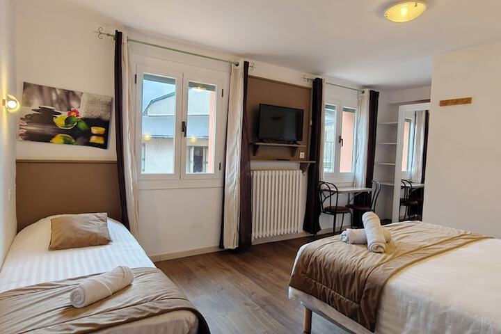 Room 2 of 35