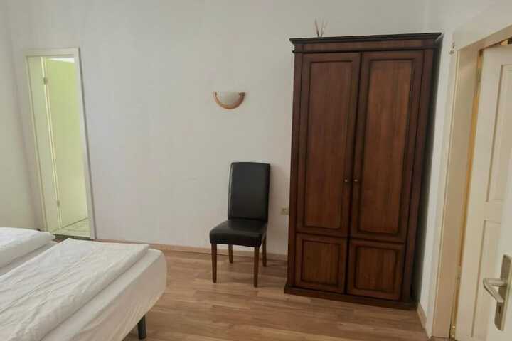 Room 6 of 66