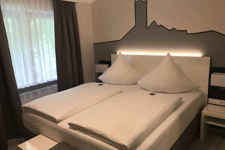 Room 13 of 82