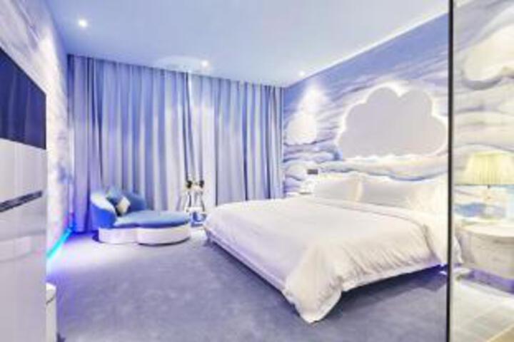 Room 7 of 9
