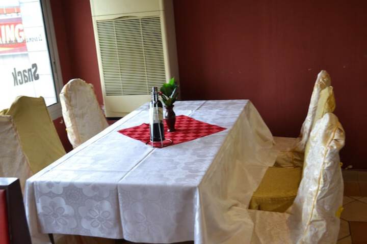 Dining 37 of 44