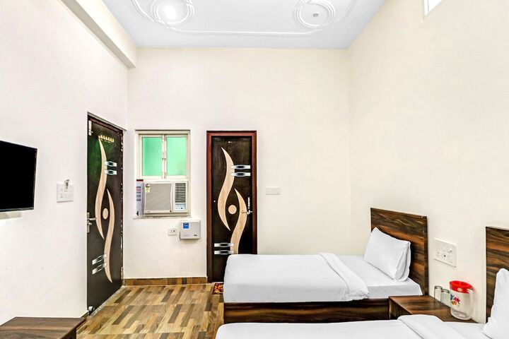 Room 9 of 38