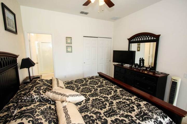 Room 7 of 28