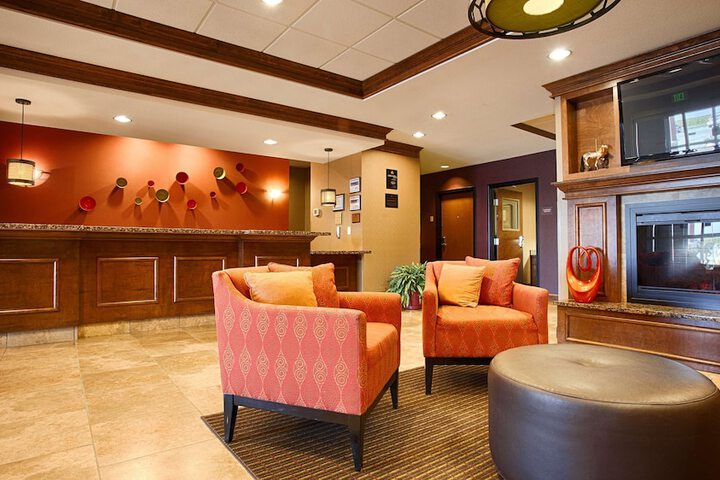 Entrance & Lobby