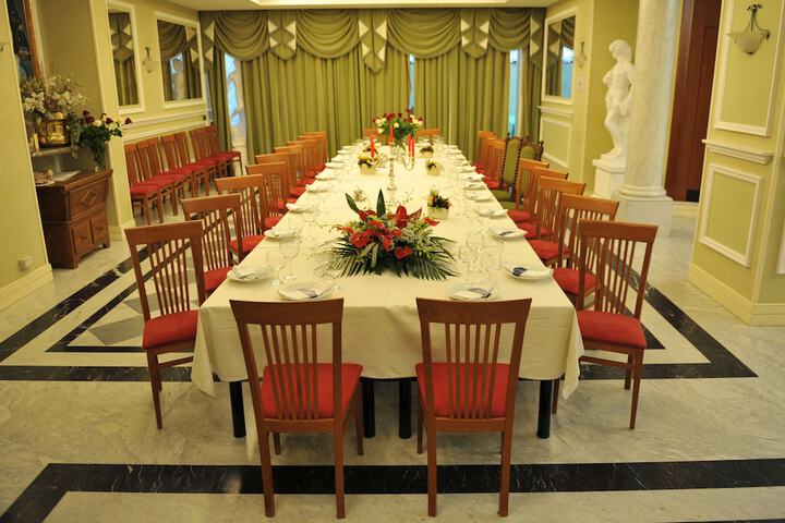 Dining 45 of 65