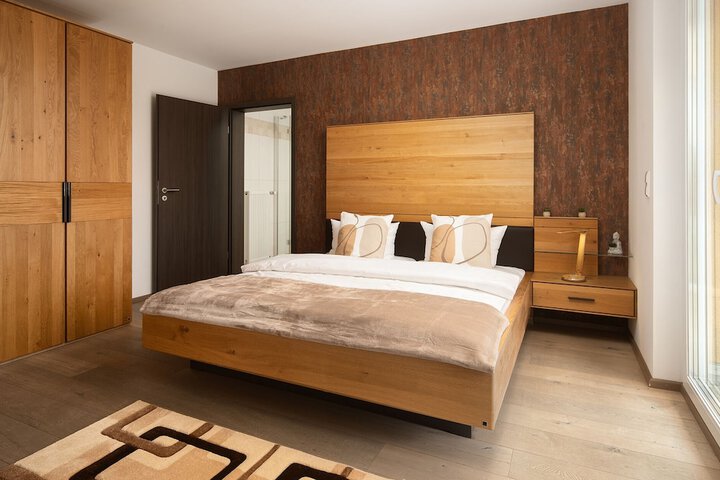 Room 2 of 48