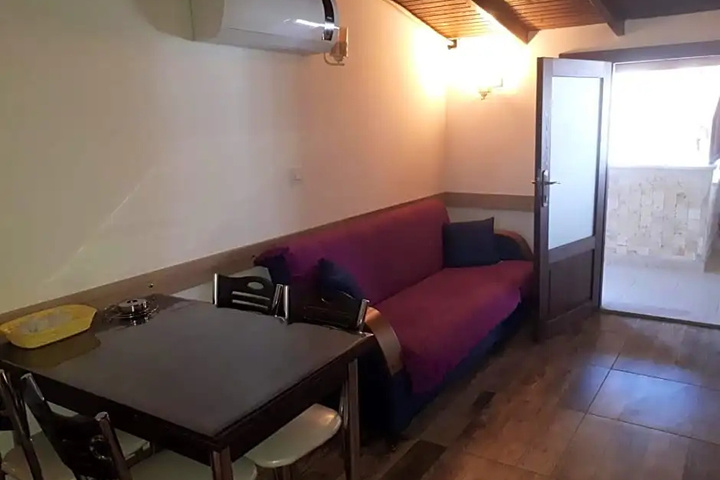 Room 3 of 25