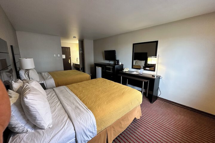 2 Queen Beds (3 of 12)