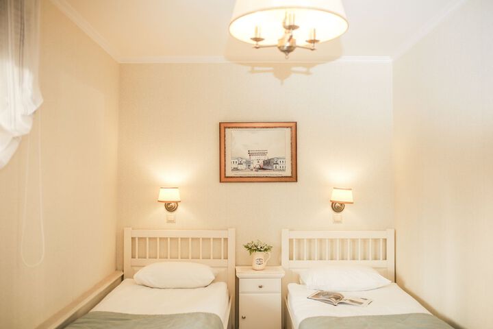 Room 16 of 34