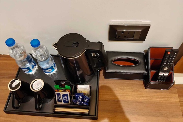Breakfast/Coffee Service 27 of 33