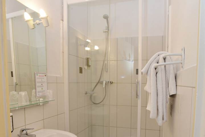 Room 32 of 57