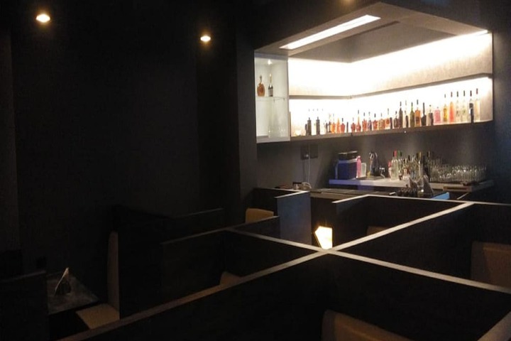 Lounge 15 of 18