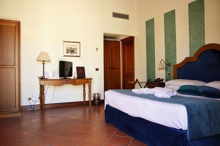 Room 8 of 72