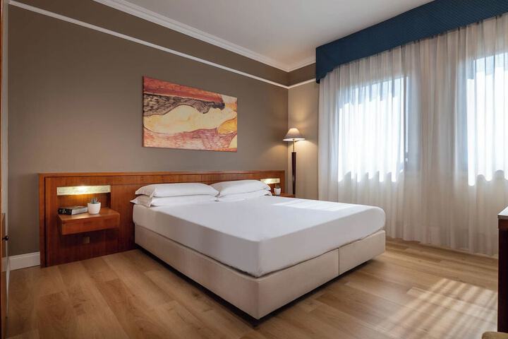 Room 4 of 42