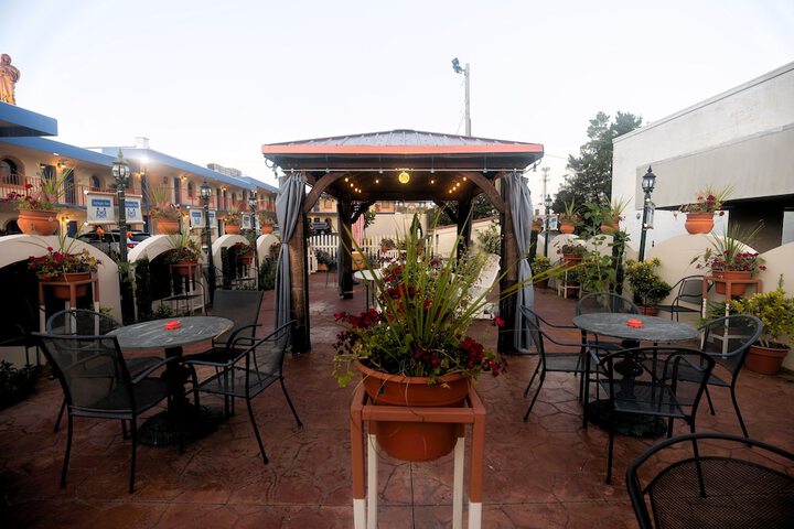 Hotel Exterior 16 of 17