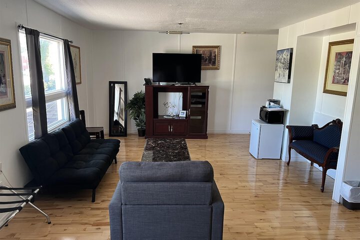 Room 10 of 65
