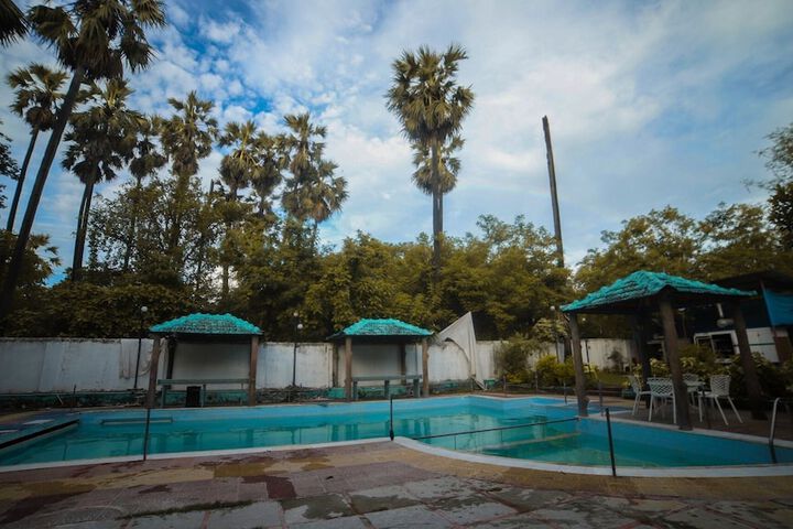 Pool 20 of 25