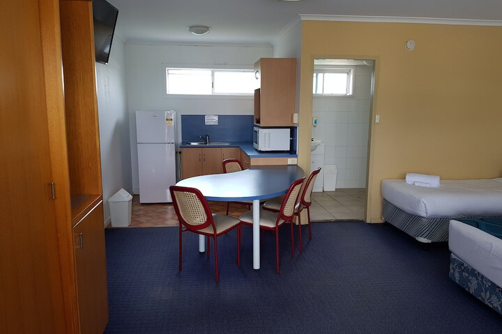 Room 4 of 75