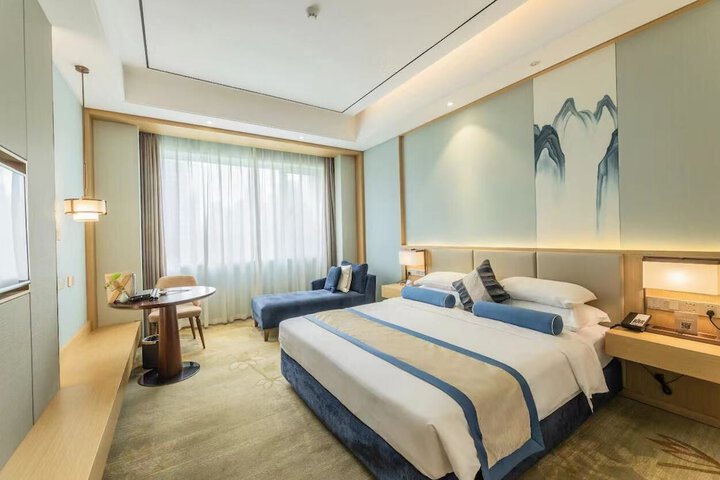 Room 8 of 15