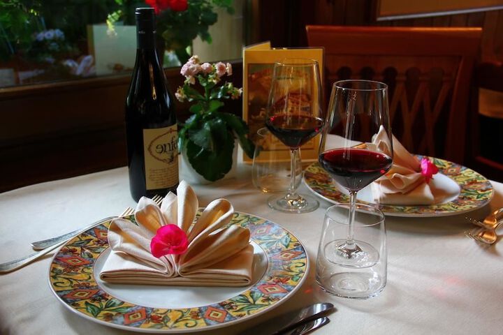 Dining 30 of 61