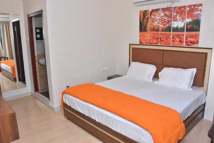 Room 10 of 12