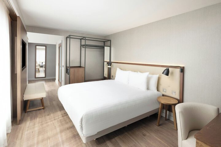 Room 40 of 126