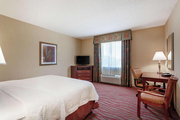 1 King Bed (4 of 17)