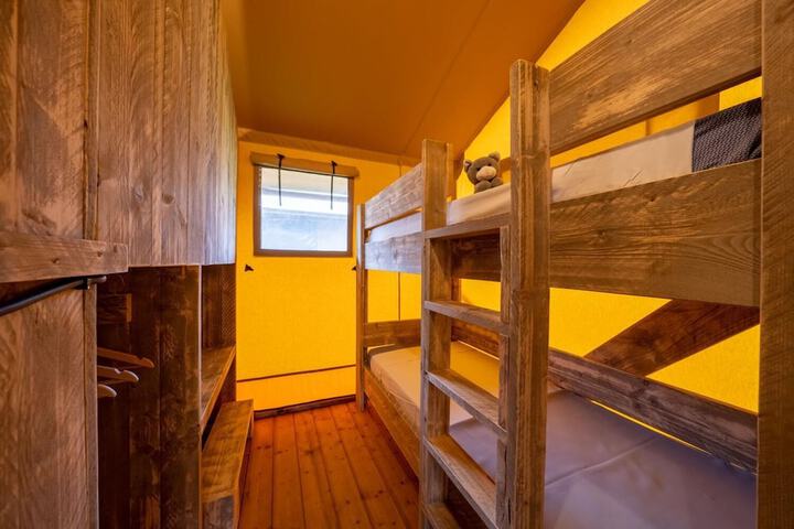 Room 20 of 169