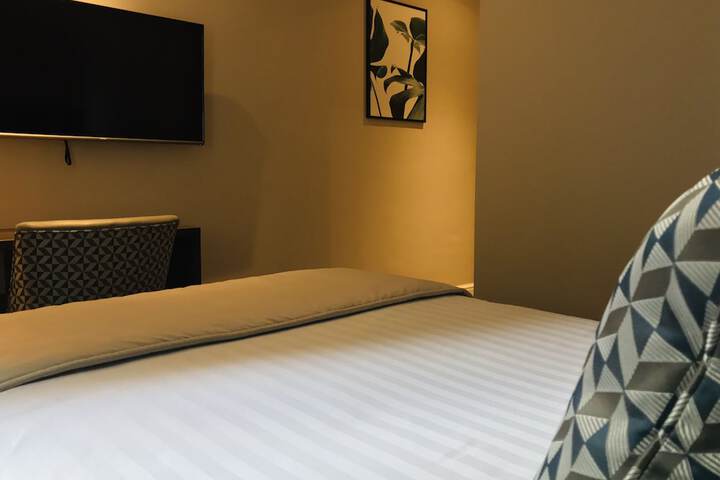Room 9 of 105