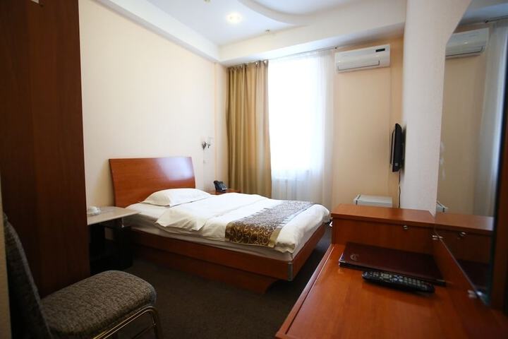 Room 13 of 26