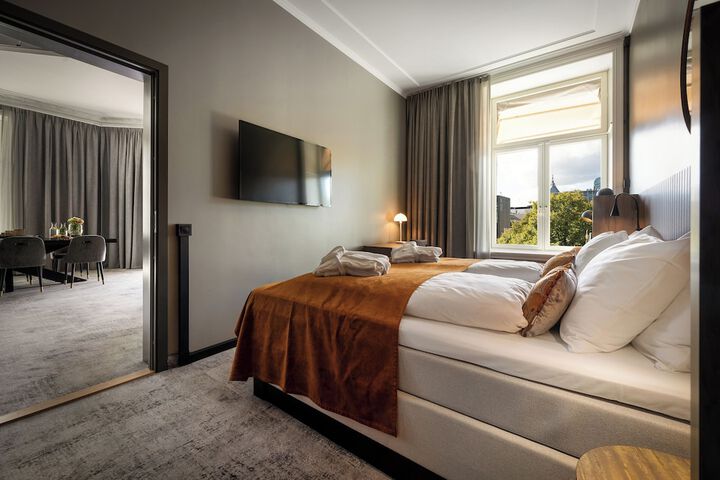 Room 52 of 87