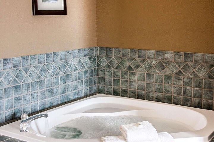 1 King Bed (9 of 9)