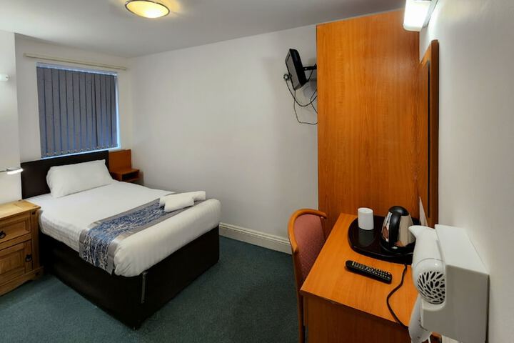 Room 3 of 9