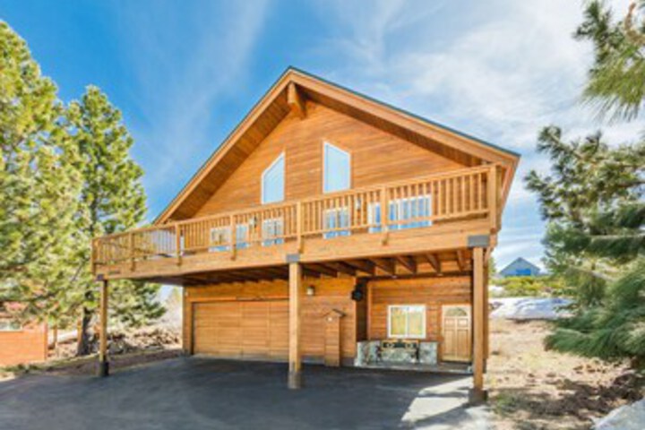 Exterior of Pinnacle Vista by Tahoe Mountain Properties