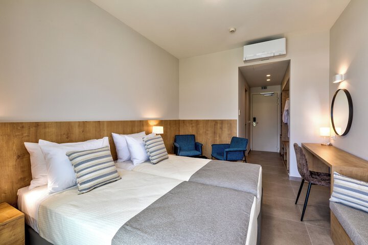 Room 15 of 115